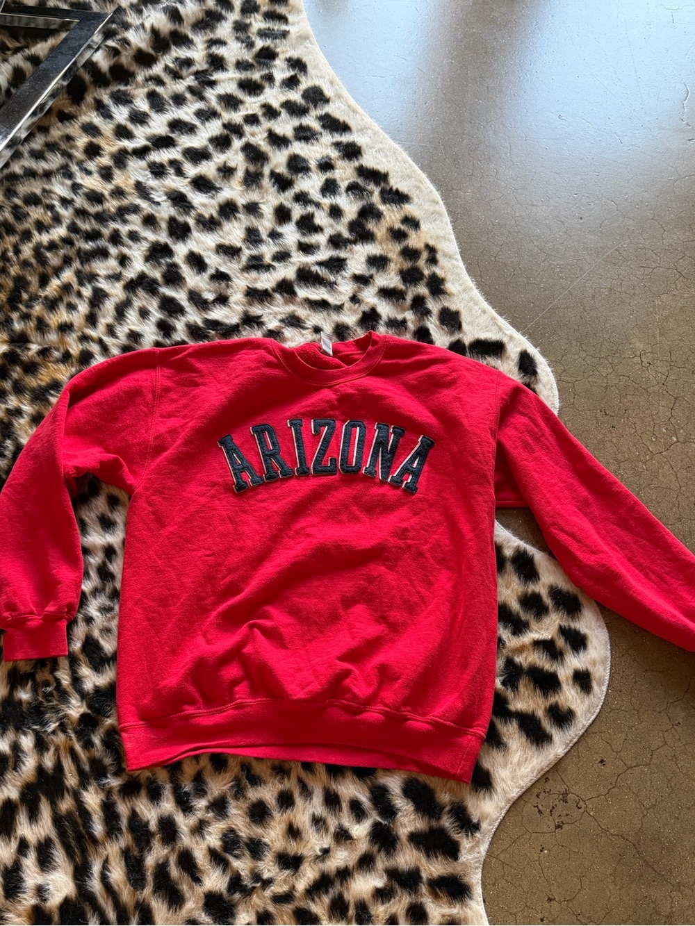 Gildan Red Crewneck Sweatshirt with Navy 'ARIZONA' Arch
